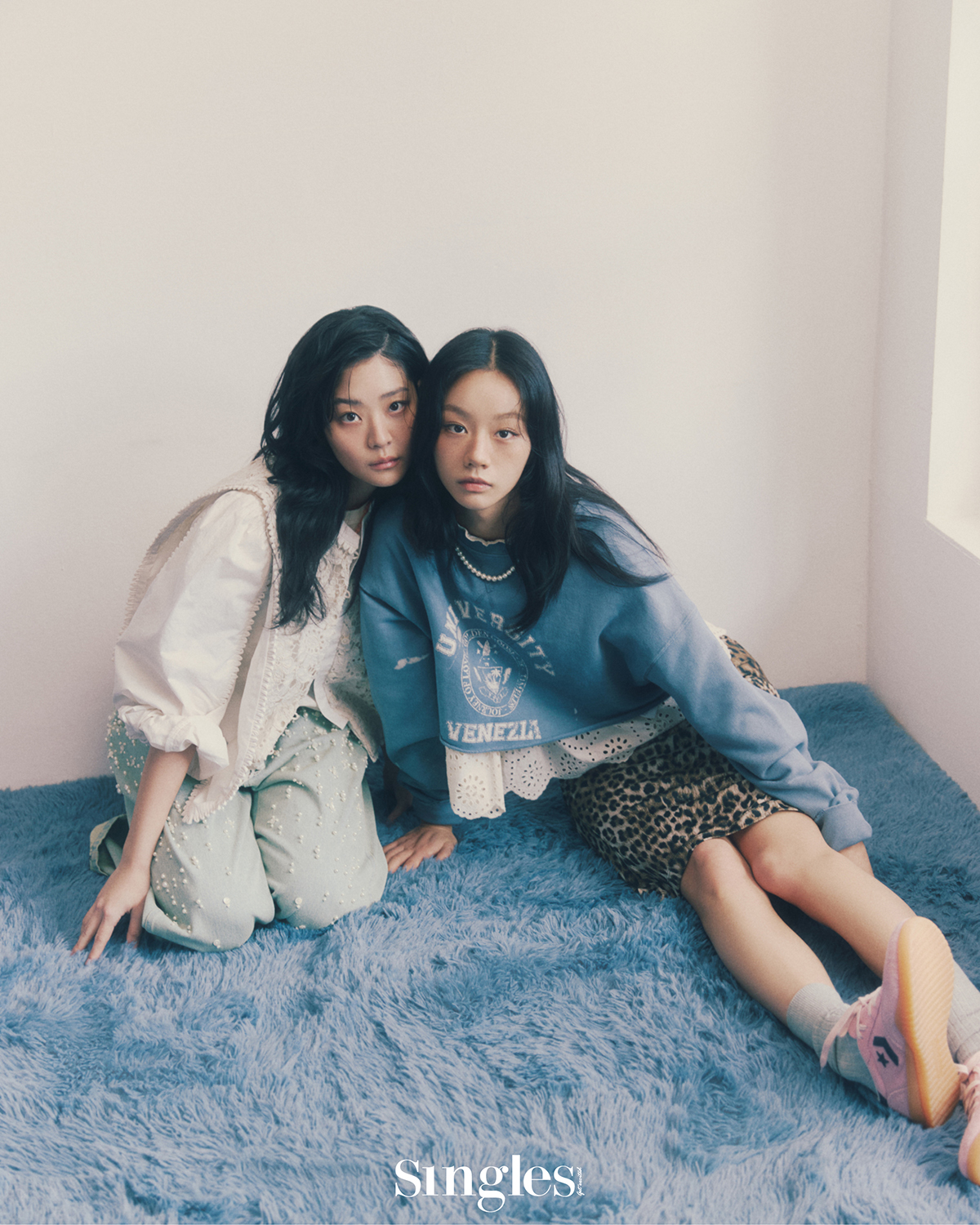 이혜리와 정수빈의 싱글즈 화보 이미지, 이혜리, 정수빈, 싱글즈 화보,이혜리 화보, 정수빈화보. 싱글즈 정수빈, 이혜리, 선의의 경쟁 이혜리 정수빈